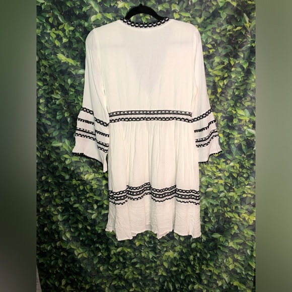 White Dress with Black Trim - Picture 10 of 16